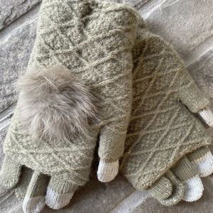 Kaleidoscope Pom Textured Touch Gloves NWT